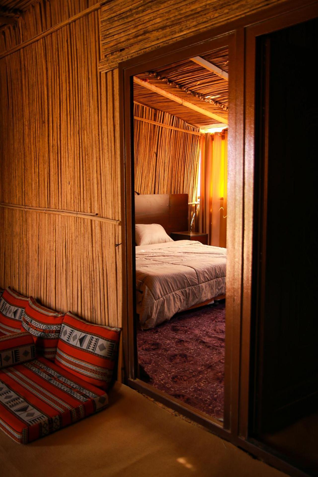 Отель Wahiba Bedouin Rustic Camp Bidiya Экстерьер фото